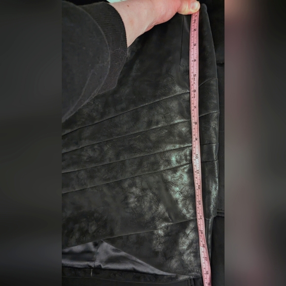 Guess Mini Skirt - Picture 7 of 7